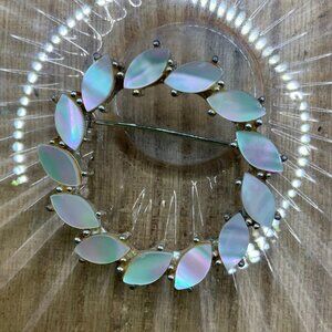 Mother of Pearl Vintage Silver Tone Wreath Circle Brooch Pin